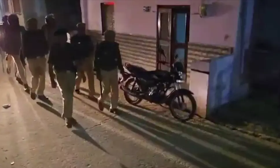 आगामी त्यौहारों को लेकर फूलियाकलां थाना पुलिस ने रूट मार्च निकाला