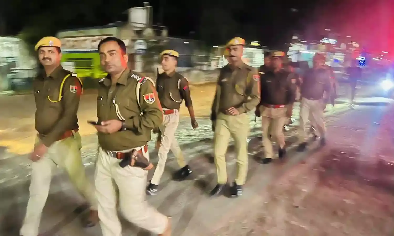 रायला में फ्लैग मार्च: त्योहारों से पहले पुलिस अलर्ट, आमजन को दिया सुरक्षा का भरोसा* रायला में फ्लैग मार्च: त्योहारों से पहले पुलिस अलर्ट, आमजन को दिया सुरक्षा का भरोसा*