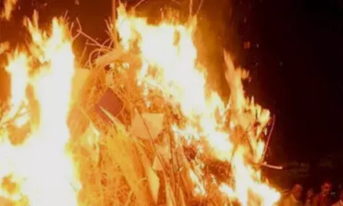 केवल बुराई का अंत नहीं, सुख-समृद्धि का द्वार है पवित्र राख, जानें चमत्कारी उपाय केवल बुराई का अंत नहीं, सुख-समृद्धि का द्वार है पवित्र राख, जानें चमत्कारी उपाय