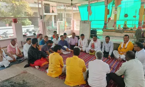 रवि प्रदोष पर गूँजे महादेव के जयकारे: हिंदू नववर्ष के स्वागत हेतु हुआ सामूहिक दुग्धाभिषेक रवि प्रदोष पर गूँजे महादेव के जयकारे: हिंदू नववर्ष के स्वागत हेतु हुआ सामूहिक दुग्धाभिषेक