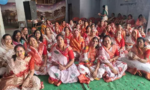 माहेश्वरी समाज की महिलाओं ने ठाकुरजी संग फूलों एवं गुलाल से होली खेलकर मनाया फागोत्सव माहेश्वरी समाज की महिलाओं ने ठाकुरजी संग फूलों एवं गुलाल से होली खेलकर मनाया फागोत्सव