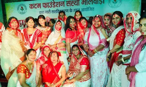 नेहरू विहार में रंग अबीर गुलाल के साथ महिलाओं ने मनाया फाग महोत्सव