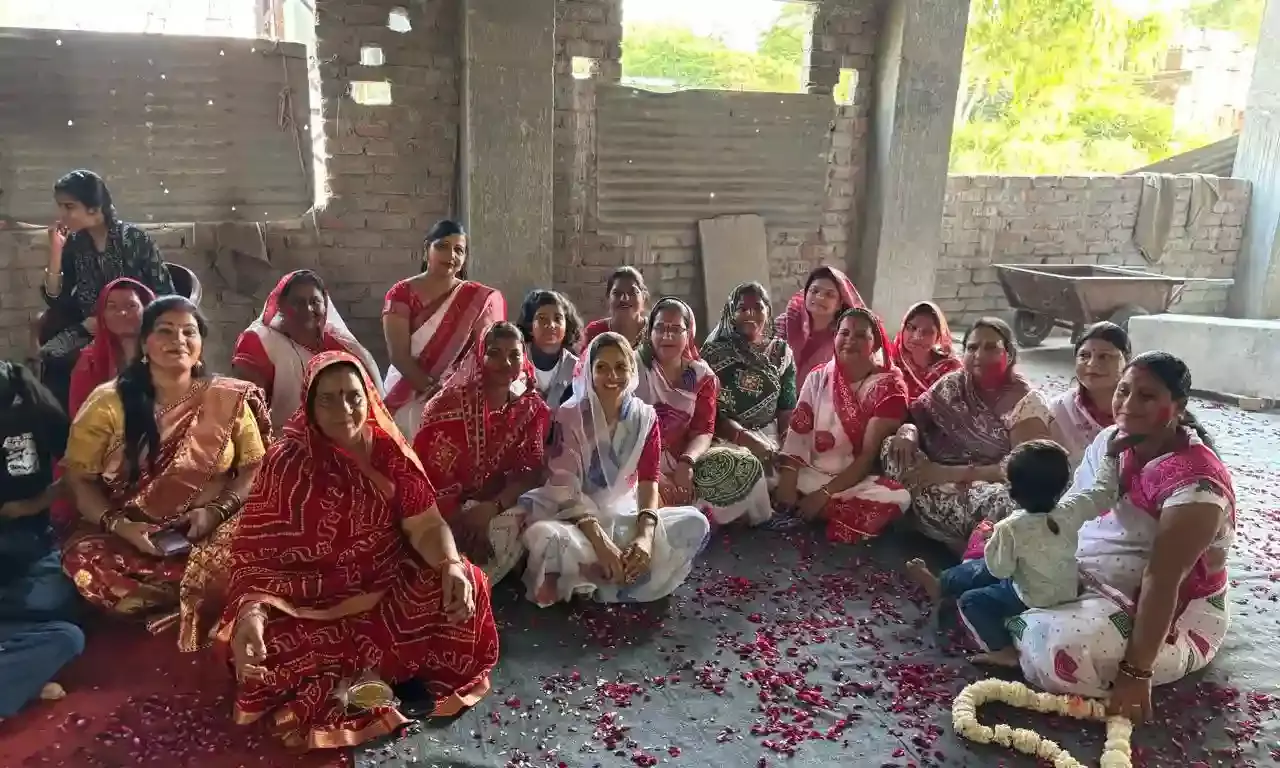 पंचमुखी बालाजी मंदिर में फाग उत्सव की धूम: महिलाओं ने फूलों की होली खेल ठाकुरजी को रिझाया पंचमुखी बालाजी मंदिर में फाग उत्सव की धूम: महिलाओं ने फूलों की होली खेल ठाकुरजी को रिझाया