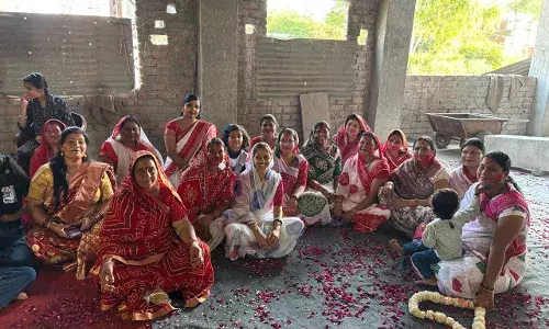 पंचमुखी बालाजी मंदिर में फाग उत्सव की धूम: महिलाओं ने फूलों की होली खेल ठाकुरजी को रिझाया