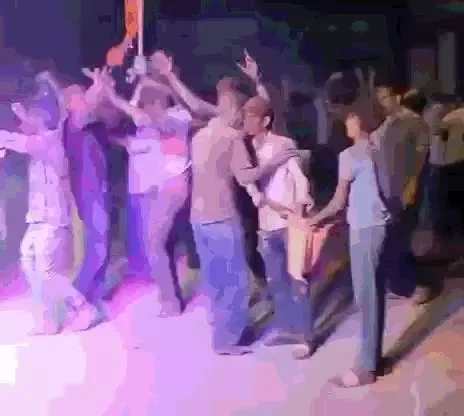 मसानिया होली: आधी रात श्मशान में गूंजे जयकारे, चिता की भस्म से भक्तों ने खेली होली मसानिया होली: आधी रात श्मशान में गूंजे जयकारे, चिता की भस्म से भक्तों ने खेली होली