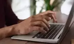 सावधान! मोबाइल और लैपटॉप स्क्रीन का अधिक इस्तेमाल बदल रहा है आपके दिमाग की बनावट, जानें इसके गंभीर प्रभाव