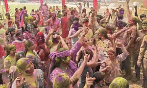 चंद्रग्रहण के साये में फीकी रही धुलंडी, इतिहास में पहली बार आधे से ज्यादा खुले रहे बाजार