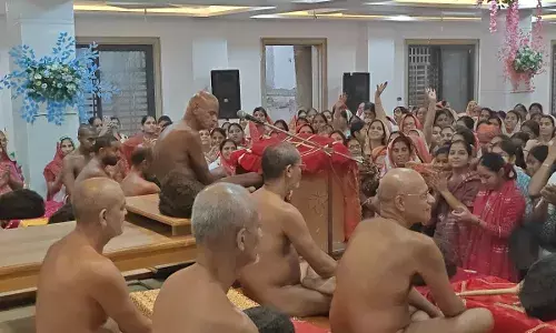 मुनिश्री योगसागर जी महाराज का पहली बार आगमन, जैन समाज ने 25 चौके लगाकर बनाया कीर्तिमान मुनिश्री योगसागर जी महाराज का पहली बार आगमन, जैन समाज ने 25 चौके लगाकर बनाया कीर्तिमान