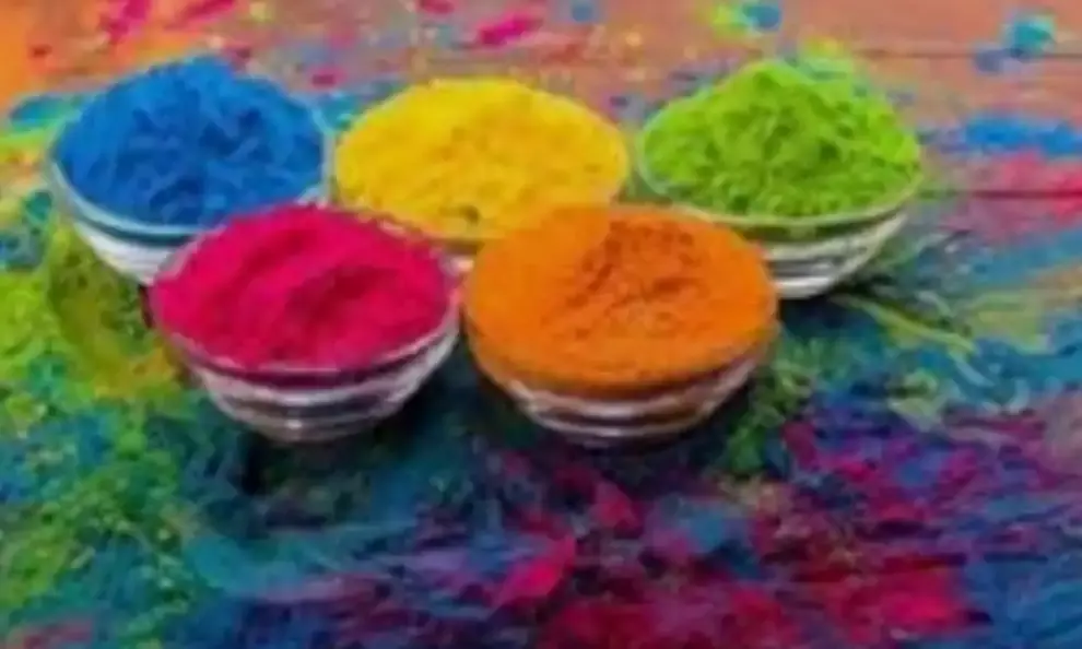 Holi 2026: केवल रंगों की मस्ती नहीं, जीवन में सकारात्मकता का संचार है धुलंडी; जानें हर रंग का खास महत्व