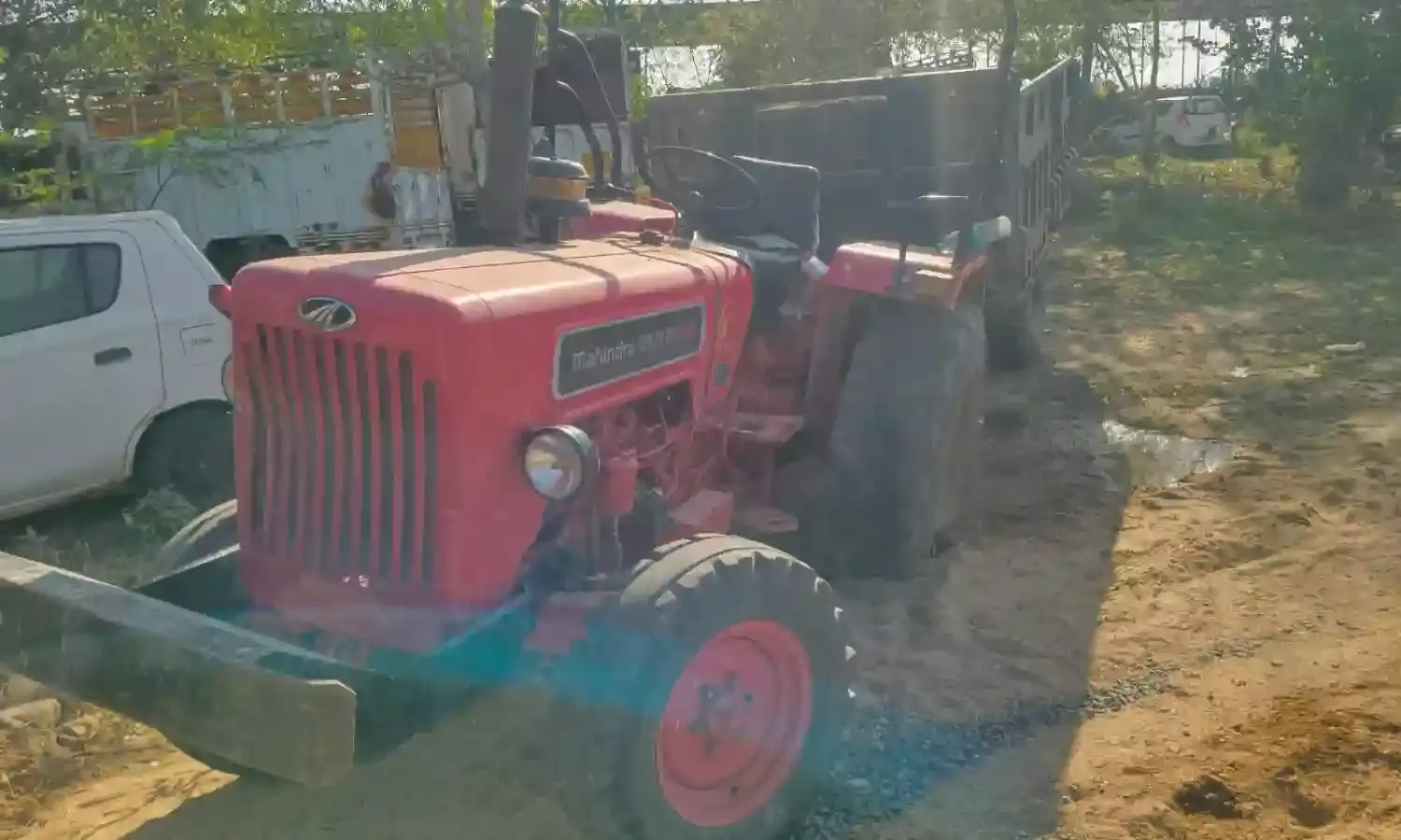 अवैध बजरी परिवहन पर एक ट्रैक्टर जप्त, चालक हुआ फरार