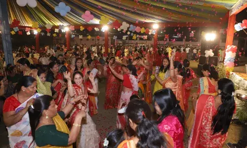 होलिका दहन व रंग- गुलाल के साथ मनाया होली महोत्सव होलिका दहन व रंग- गुलाल के साथ मनाया होली महोत्सव