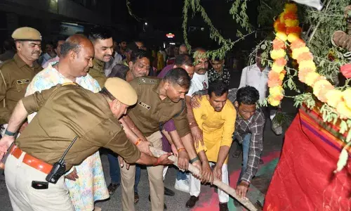 वकील कॉलोनी में परंपरागत श्रद्धा के साथ हुआ होलिका दहन