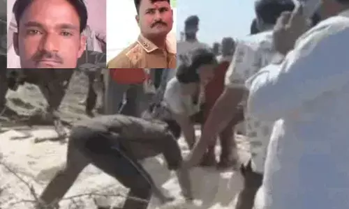 नमक से भरी ट्रैक्टर-ट्रॉली बाइक पर पलटी, पंचायत सहायक समेत दो दोस्तों की दर्दनाक मौत