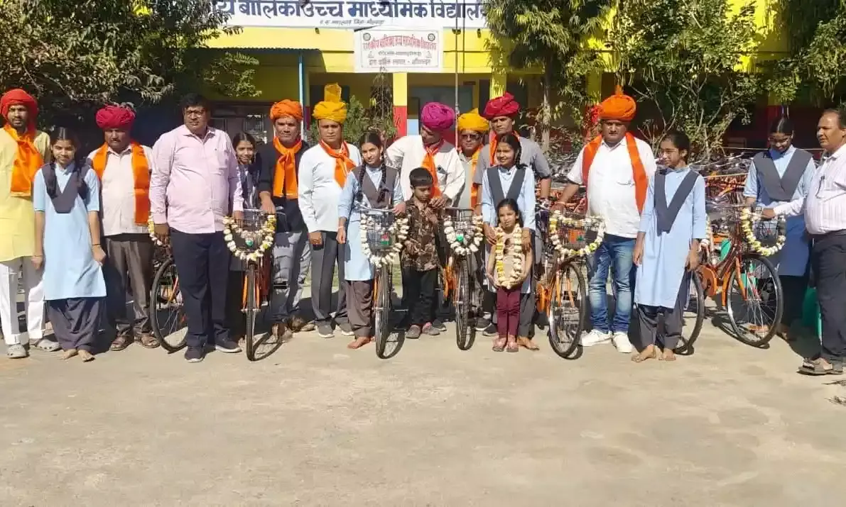 बीगोद में साइकिल वितरण, विधायक ने बेटियों को थमाई शिक्षा की चाबी बीगोद में साइकिल वितरण, विधायक ने बेटियों को थमाई शिक्षा की चाबी