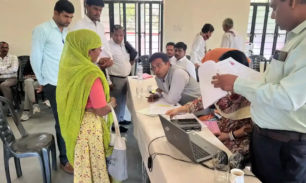 जिला कलक्टर ने बस्सी में सुनी ग्रामीणों की समस्याएं: तहसील और आंगनबाड़ी का औचक निरीक्षण