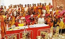 मातुश्री महिला क्लब का फागोत्सव: फूलों की होली और गीतों की फुहारों से सराबोर हुआ शहर