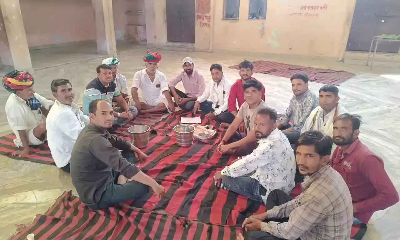 चंवरा हनुमानजी मंदिर परिसर में गाडरी समाज की बैठक, सामाजिक कुरीतियों पर हुई चर्चा