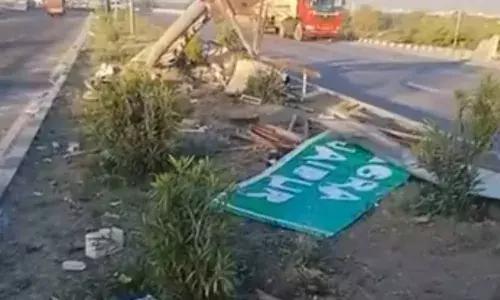 अहमदाबाद से शादी में सीकर जा रही बस पलटी, ड्राइवर की मौत, 23 घायल