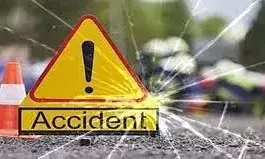 कार की टक्कर से बाइक सवार किशोर की मौत, युवक घायल; पेट्रोल भरवाने जाते समय हुआ हादसा