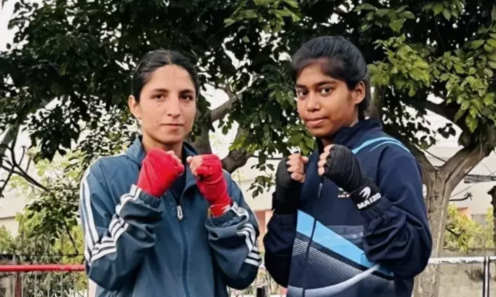 भीलवाड़ा की बेटियों का बॉक्सिंग में दबदबा: प्रियांशी और रिद्धिमा राष्ट्रीय विश्वविद्यालय प्रतियोगिता में दिखाएंगी दम