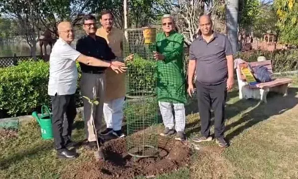 स्मृति वन में पौधारोपण: आईएएस गोपाल चंद्र डाड ने भीलवाड़ा के फेफड़ों की सराहना की