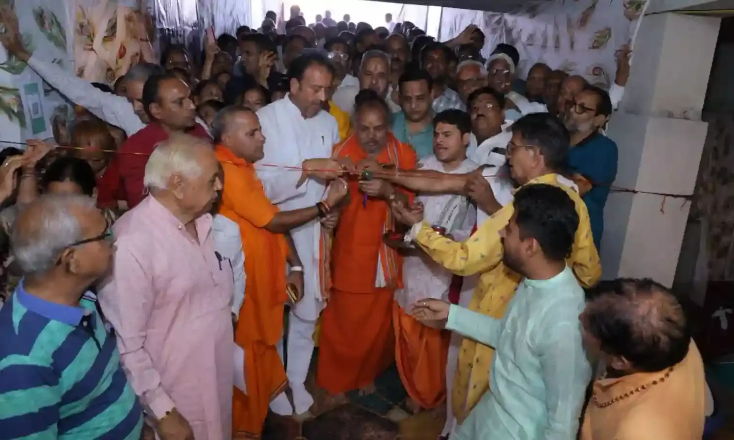 श्री शिव महापुराण कथा आयोजन समिति के कार्यालय का संतो के सानिध्य में  शुभारंभ