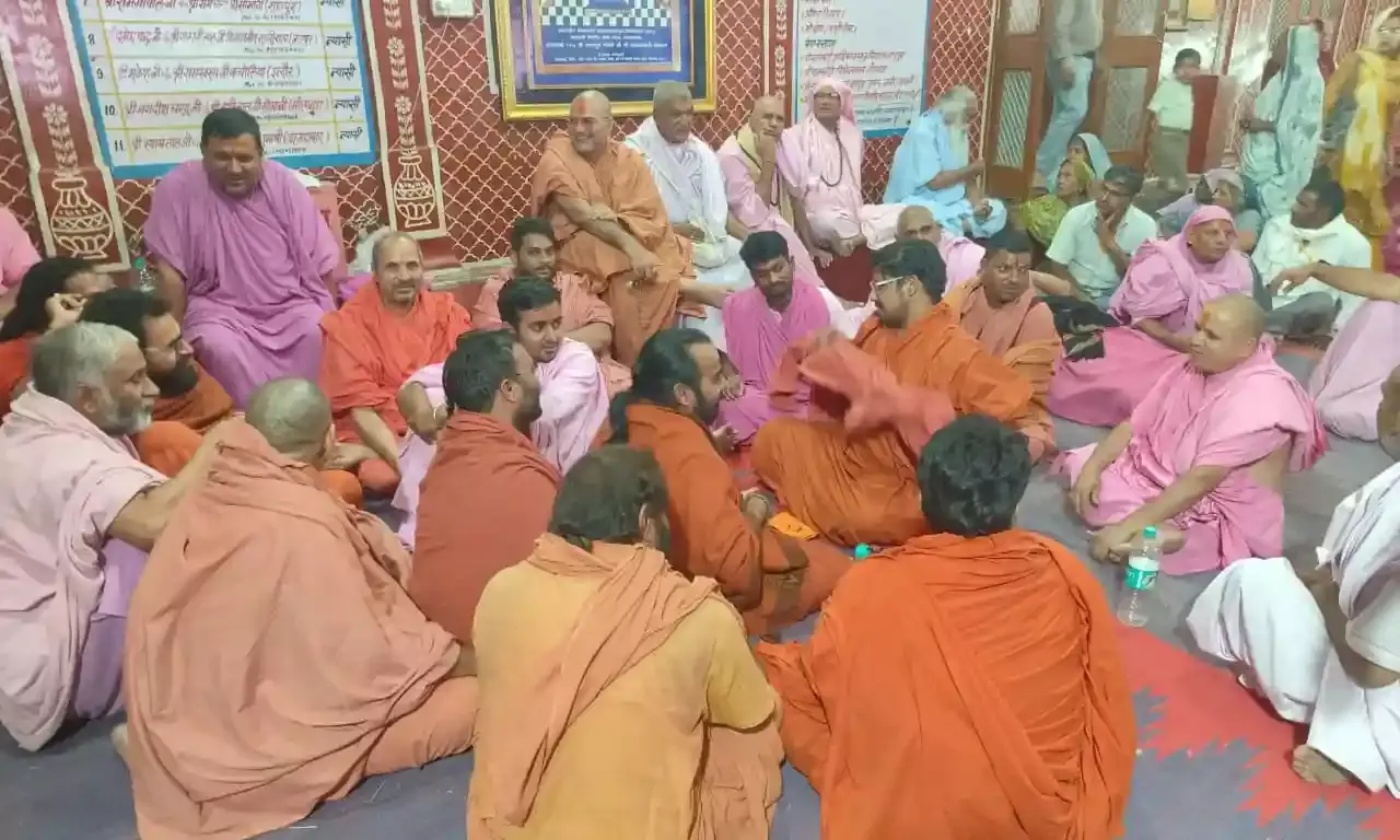 संत दिग्विजय राम के भेख बहार आदेश पर उठे सवाल,आचार्यश्री बोले-मुझसे बिना पूछे हुआ आदेश, अनुमति नहीं ली