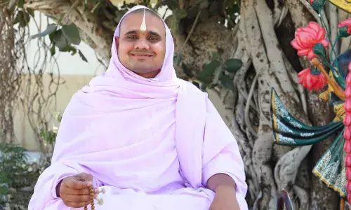 फूलडोल में संतों का सत्याग्रह, युवा संत दिग्विजय राम ‘भेख बाहर’ फूलडोल में संतों का सत्याग्रह, युवा संत दिग्विजय राम ‘भेख बाहर’