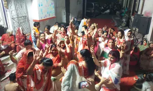 फाग महोत्सव में भक्ति और गुलाल की वर्षा के बीच झूमीं स्वर्णकार समाज की महिलाएँ