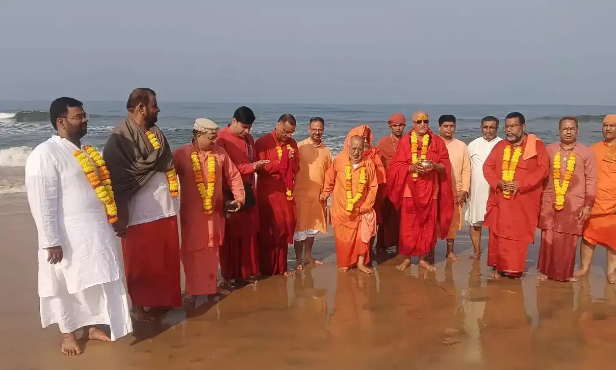 पंच कुण्डीय विष्णु महायज्ञ की भस्मी समुद्र नारायण भगवान में विसर्जित