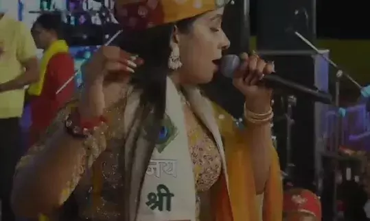 लेटे हुए हनुमानजी के दरबार में गूंजे कन्हैया मित्तल के सुर, पाटोत्सव के पहले दिन भक्ति के रस में डूबा कारोई लेटे हुए हनुमानजी के दरबार में गूंजे कन्हैया मित्तल के सुर, पाटोत्सव के पहले दिन भक्ति के रस में डूबा कारोई