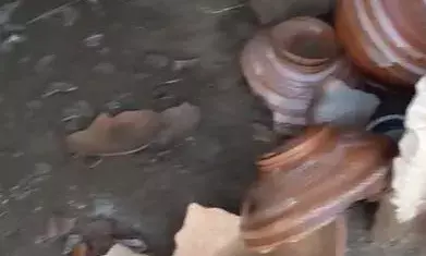 भादू में सार्वजनिक प्याऊ पर तोड़फोड़, मटकियां फोड़ीं