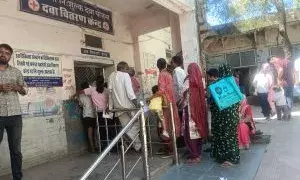 सुविधाओं के अभाव में इलाज को तरसते पुरवासी