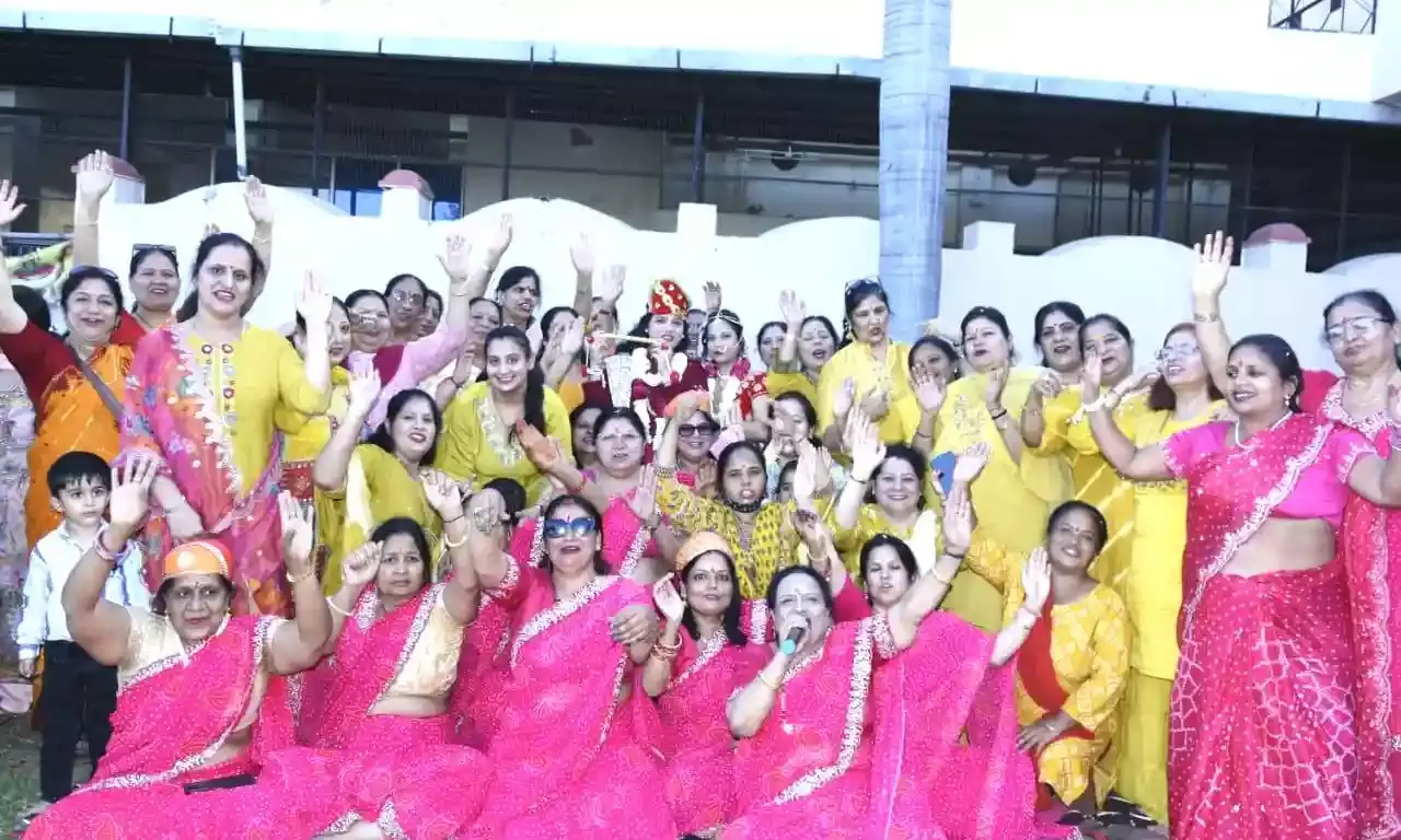 सिंधी समाज द्वारा हर्षाेल्लास के साथ मनाया फागोत्सव एवं होली स्नेह मिलन