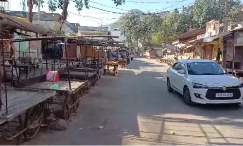 ट्रस्ट की तानाशाही के विरोध में खेतड़ी कस्बा पूर्णतया बंद, ग्रामीणों में भारी आक्रोश ट्रस्ट की तानाशाही के विरोध में खेतड़ी कस्बा पूर्णतया बंद, ग्रामीणों में भारी आक्रोश