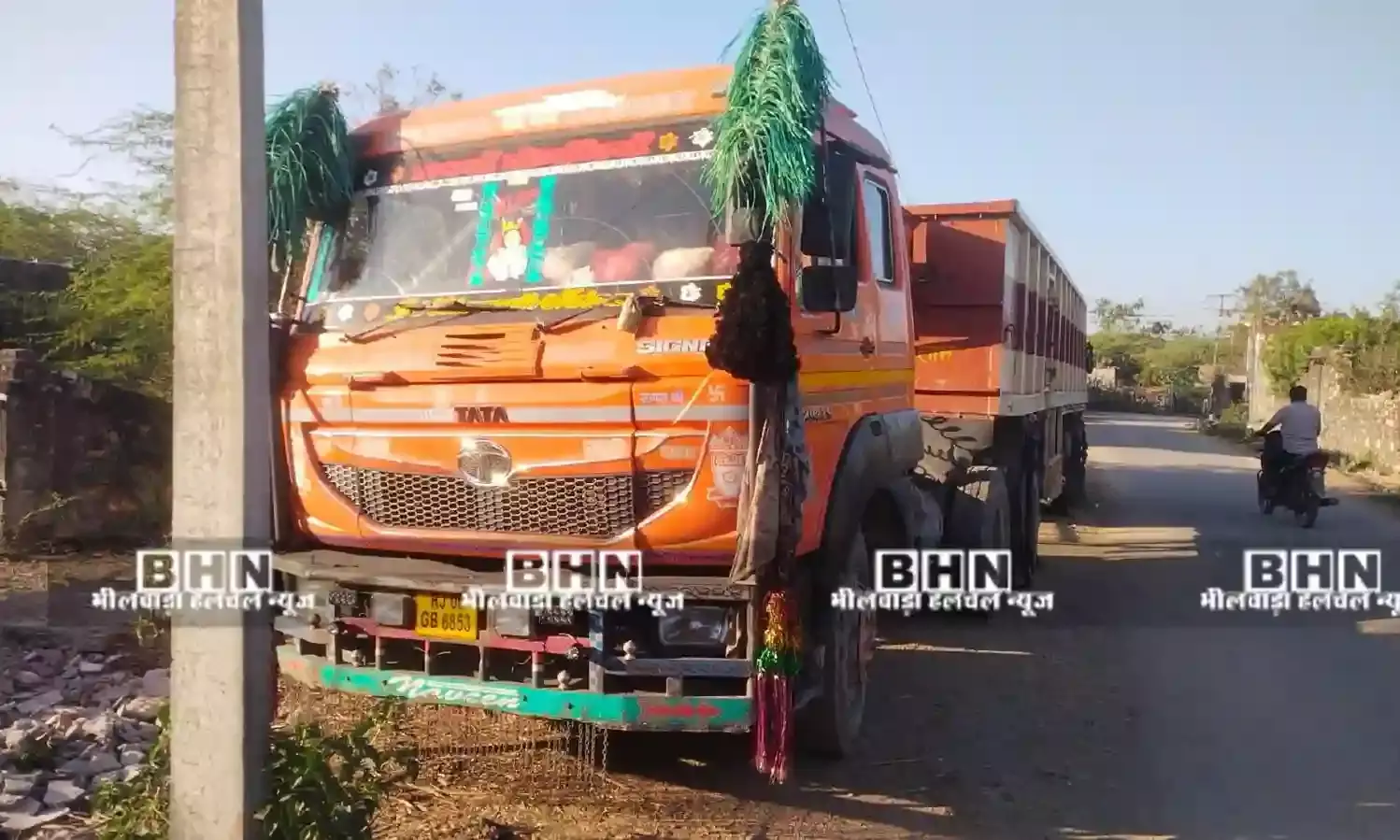 डीएसटी व बड़लियास पुलिस की अवैध बजरी खनन पर कार्रवाई, जेसीबी व ट्रेलर जप्त