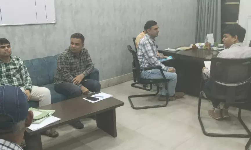 नगर परिषद में संपर्क पोर्टल, जनसुनवाई, आरटीआई व विधि प्रकरणों की समीक्षा बैठक आयोजित