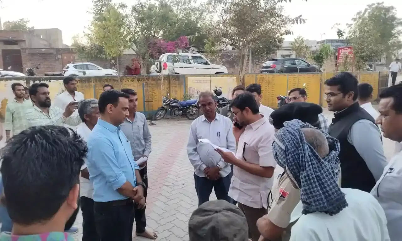 जिला कलक्टर का कुराबड़ दौरा: विकास कार्यों का निरीक्षण, सुनीं जनसुनवाई