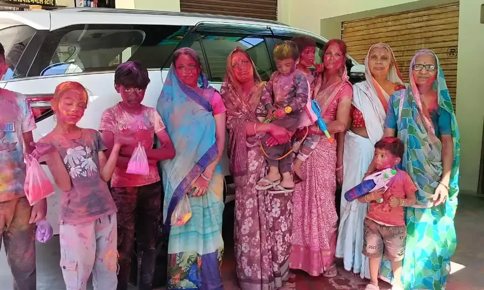 बनेड़ा में शीतला सप्तमी पर रंगों का उत्सव, ढोल-नगाड़ों के साथ खेली होली