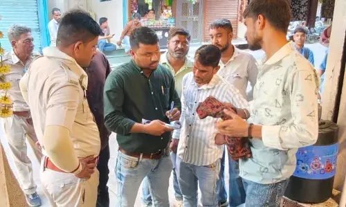 खुले में कचरा फेंकने पर कार्रवाई, दो व्यापारियों से ₹2500 जुर्माना वसूला खुले में कचरा फेंकने पर कार्रवाई, दो व्यापारियों से ₹2500 जुर्माना वसूला