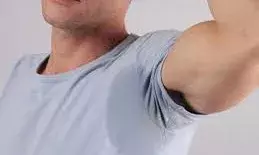 पसीने की दुर्गंध से अब नहीं होगी शर्मिंदगी: गर्मी के सितम से बचने के 7 अचूक और असरदार उपाय