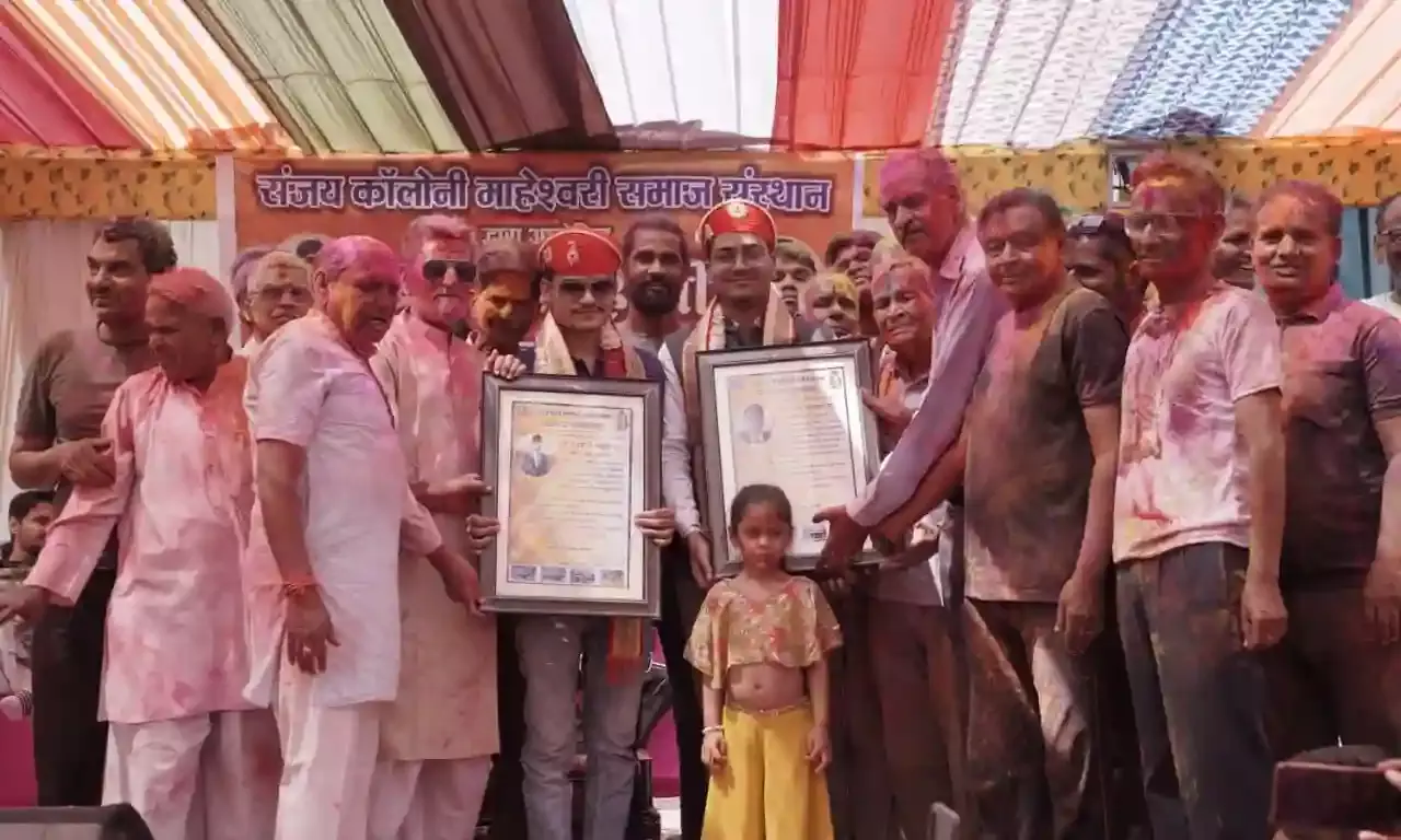 भीलवाड़ा में श्रद्धा और उमंग का संगम: संजय कॉलोनी माहेश्वरी समाज ने अक्षत और अमन का किया अभिनंदन, फूलों की होली से महका वातावरण