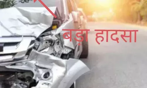 बस और अर्टिगा की जोरदार भिड़ंत, 4 की मौत, 3 गंभीर घायल