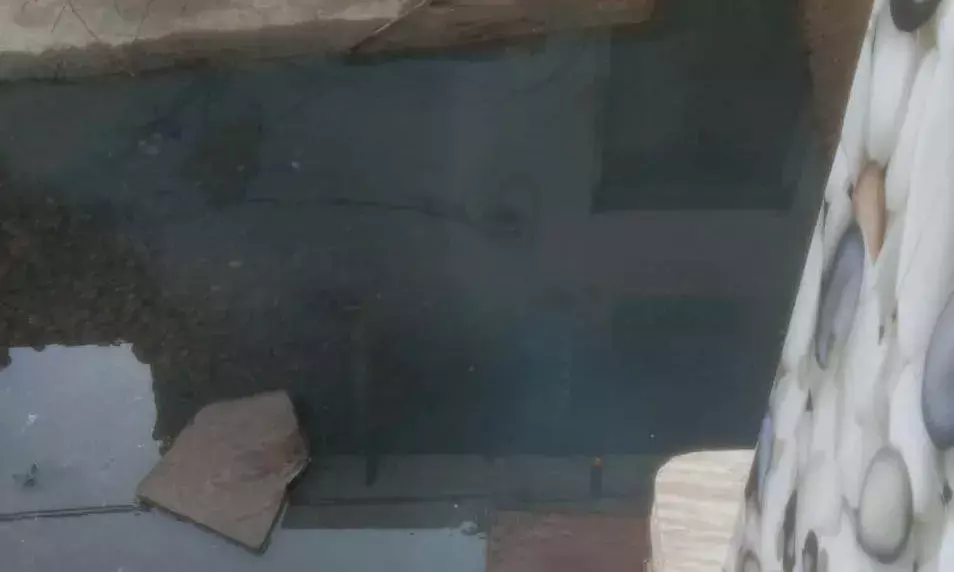 तीन साल से जाम नाला बना मुसीबत, वार्ड 57 में शिकायतों के बाद भी प्रशासन मौन