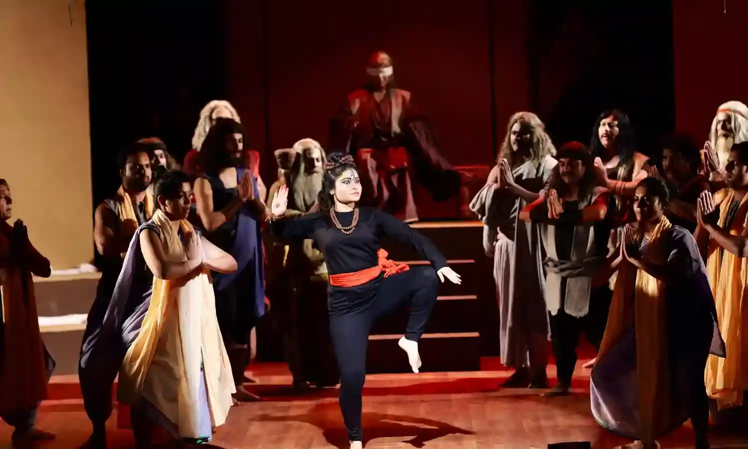 रंग राजस्थान-रंग रथ यात्रा: भीलवाड़ा के मंच पर जीवंत हुआ महाभारत का अंधा युग, तालियों की गड़गड़ाहट से गूँजा सभागार