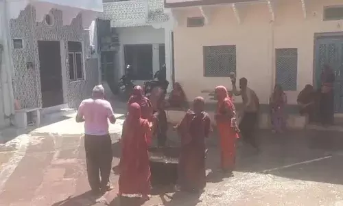 खजूरी क्षेत्र के आस पास गांव में शीतल सप्तमी व पारंपरिक कोडा मार होली खेली गई