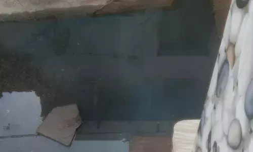 तीन साल से जाम नाला बना मुसीबत, वार्ड 57 में शिकायतों के बाद भी प्रशासन मौन