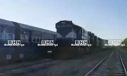 अजमेर में ट्रेन पलटाने की साजिश: रेलवे ट्रैक पर रखे बड़े पत्थर, लोको पायलट की सूझबूझ से टला हादसा अजमेर में ट्रेन पलटाने की साजिश: रेलवे ट्रैक पर रखे बड़े पत्थर, लोको पायलट की सूझबूझ से टला हादसा