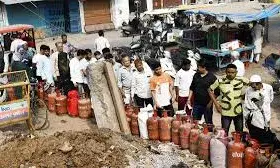 युद्ध के संकट के बीच बड़ी राहत: देश में ईंधन का भरपूर भंडार, सरकार ने जारी किया 48 हजार किलोलीटर अतिरिक्त केरोसिन युद्ध के संकट के बीच बड़ी राहत: देश में ईंधन का भरपूर भंडार, सरकार ने जारी किया 48 हजार किलोलीटर अतिरिक्त केरोसिन