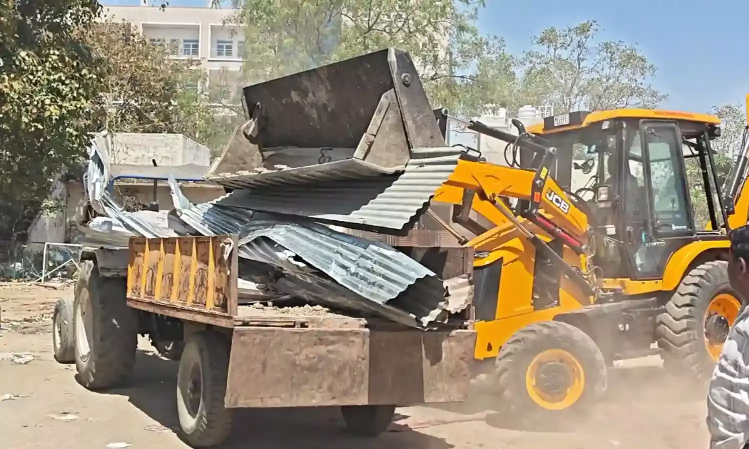 भोपाल क्लब में तिब्बती बाजार पर नगर निगम का पीला पंजा, दुकानें हटाने की कार्यवाही शुरू